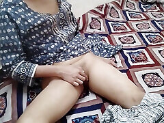 Chacha ne jabar dasti step sister ko choda