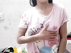 Ghar par aaye padosi ko jabar dasti pakad ke chod diya