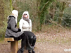 Passionate de monay5 Lesbian Licks Sexy MILF Pussy