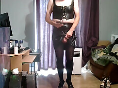 Maninboots Cumming with a Pulsating Anal Toy