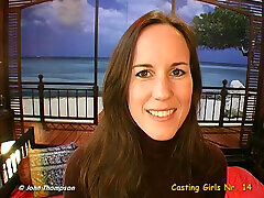 ггг джон томпсон- подборка мастурбирующих голых похотливых девушек с большими фаллоимитаторами