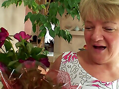 puta madura sara jean underwood cum tribute enfrentándose a una adolescente embarazada