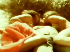 горячий секс втроем на пляже из американского винтажного порно семидесятых годов