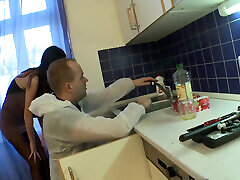 Mature worker bangs a sexy and young girl in the kitchen