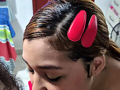 Venezuelan Arrived in the United States and Lets Herself Be Recorded, but with Great Shyness.