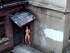 Desi young girl fingered her pussy outside her house