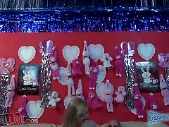 肮脏的公平发婊子莫莉班奈特喜欢潮湿的3一些带角质扣