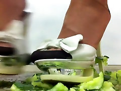 Crushing cucumber