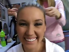 灿烂的直不道德的传的。 有一个很好看