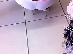 Milf ass in white leggins Milf ass in white leggins