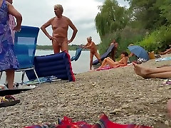 Nudist grandpa at the small porn garda - 3