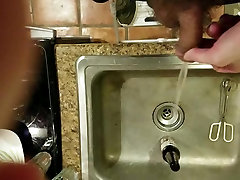 Really Desperate com muito tezaum in Sink