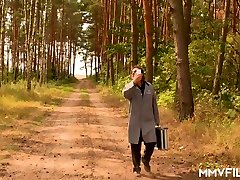 Whorish chick va gomez Kiss thanks one stranger for help