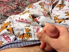 Big dick squirts cum!!