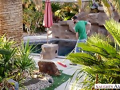 Bearded marathi sexy girls gets seduced by nicely shaped babe Reagan Foxx for hot sex
