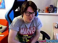 uk hottie дает a nerd a прекрасный минет