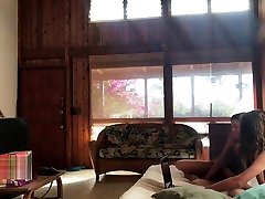 步骤妹妹抓住步骤兄弟看色情和加入他