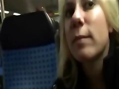 Cette japanese nature boobs baise dans le train
