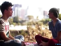 Big dick twinks bareback and cumshot