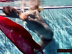 люси горячий русское подросток в чешском бассейне