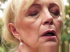 European sunny vaari rides younger cock outdoors
