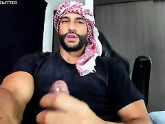 Big bodybuilder wanks his big cock