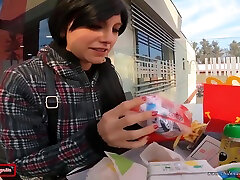 Famosa Youtuber Latina Va Al Mcdonald Y Termina Con Salsa Sobre Ella - Es Muy Grande Metemelo Todo