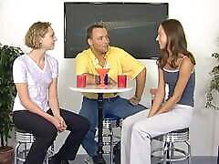 Verena und Rika, 2 nette Maeuschen im Studio