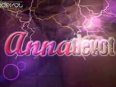 Annadevot - Pissed in close-up