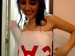 Colombian girl just turned 18, with a horny nerdy body and an angelic face. Who wants to be the new internet sex bomb?