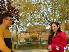 milf en necesidad! se folla a su vecina y no le importan las cámaras