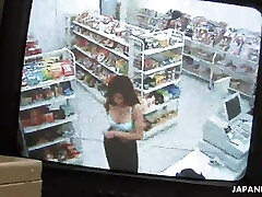 asiatico supermercato attendant runs a il washroom a soak lei dita profondità lei bagnato cunt