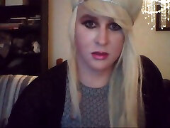 Kinky webcam chick turned to be shemale