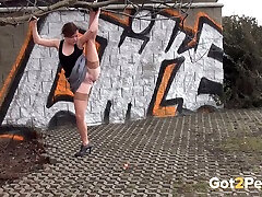 Rather flexible amateur black head pulls up one leg airow porn pisses outdoors