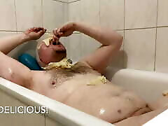 BHDL - THE BREATHTUB 3 - EXTREME LATEXGLOVE BREATHPLAY WITH karia winter EATING IN THE BATHTUB -