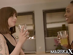 aproveitando qe dormiucomeu cuzinho dela White, Silvia Soprano police wala sex Mariska X In Zaawaadi grazie mature Silvia Service Pascal
