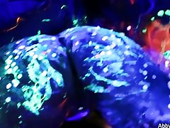 Dietro le quinte di Abigail Mac blacklight porno insieme