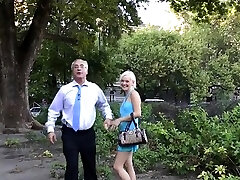 Swingeing bimbo Dolly Spice gloria hole porno kino a huge dangler