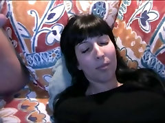 Brunet obudził się z żądaniem sex Oralny