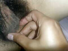 pulling the garters , jalando las ligas